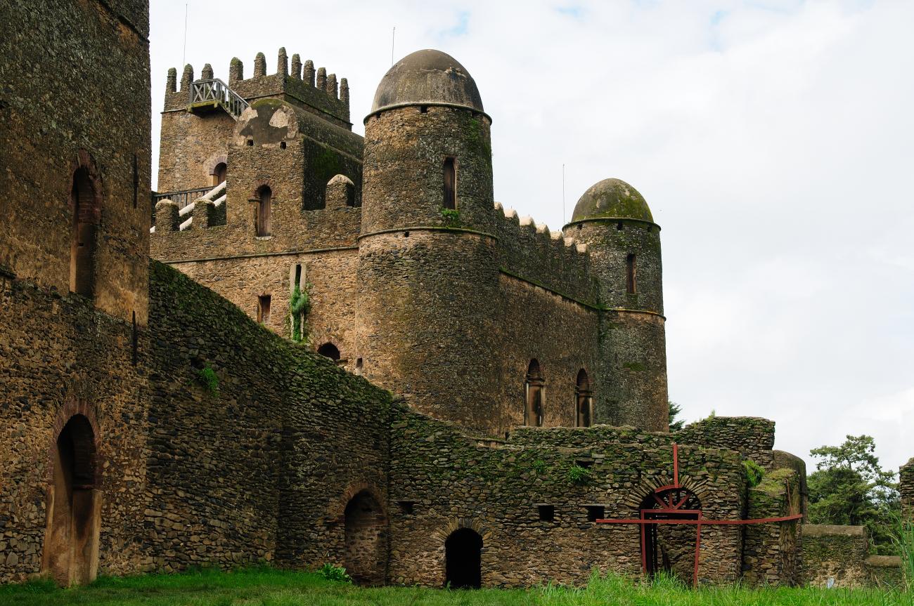 Explore Fasilides Castle i Gonder